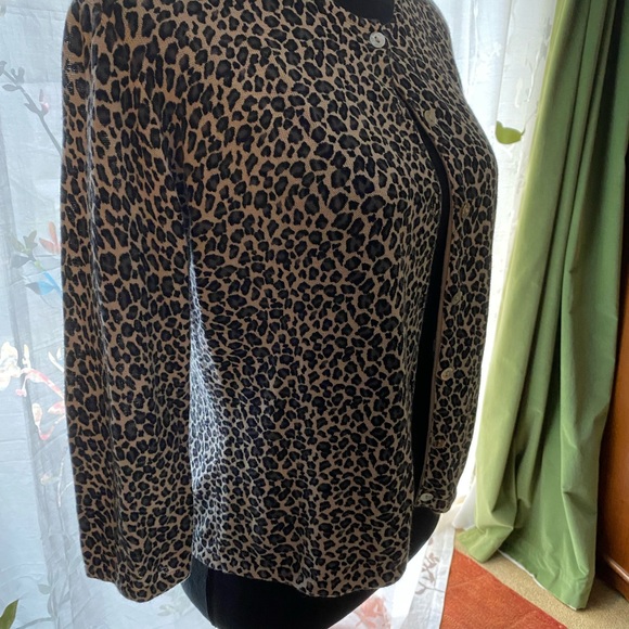 Cute Grey Leopard Print Cardigan. Sz M. - Picture 2 of 4